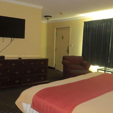 Travelodge By Wyndham Stratton Eksteriør billede