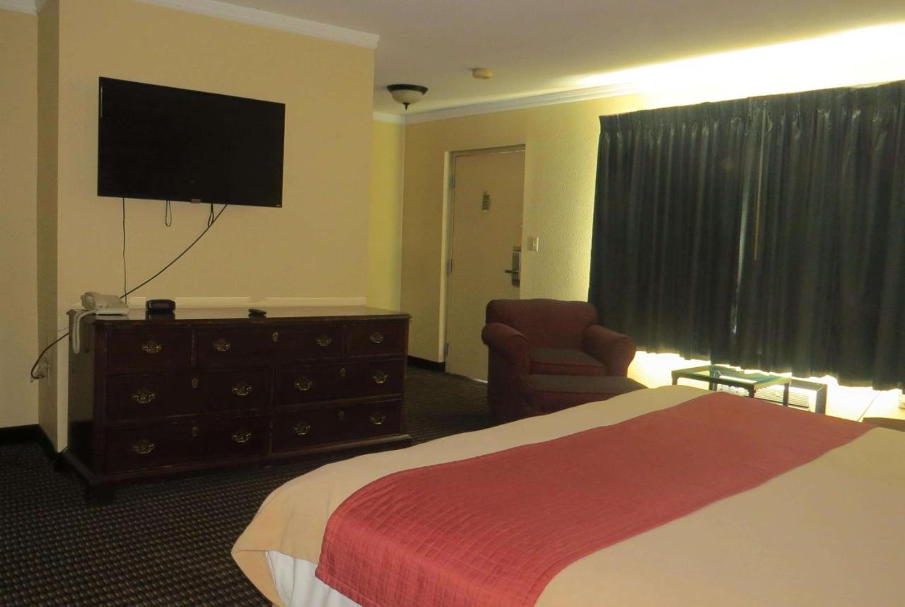 Travelodge By Wyndham Stratton Eksteriør billede