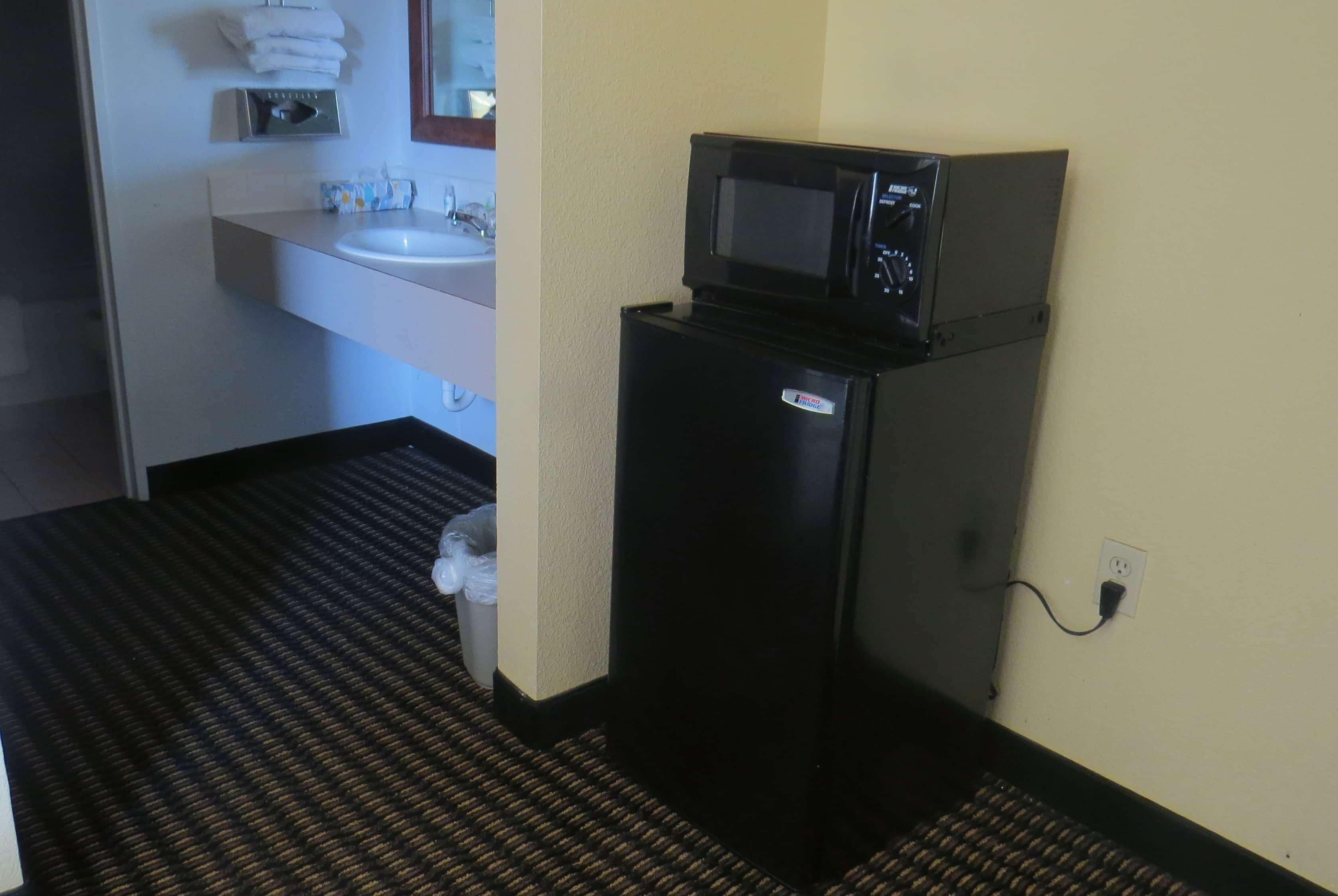 Travelodge By Wyndham Stratton Eksteriør billede