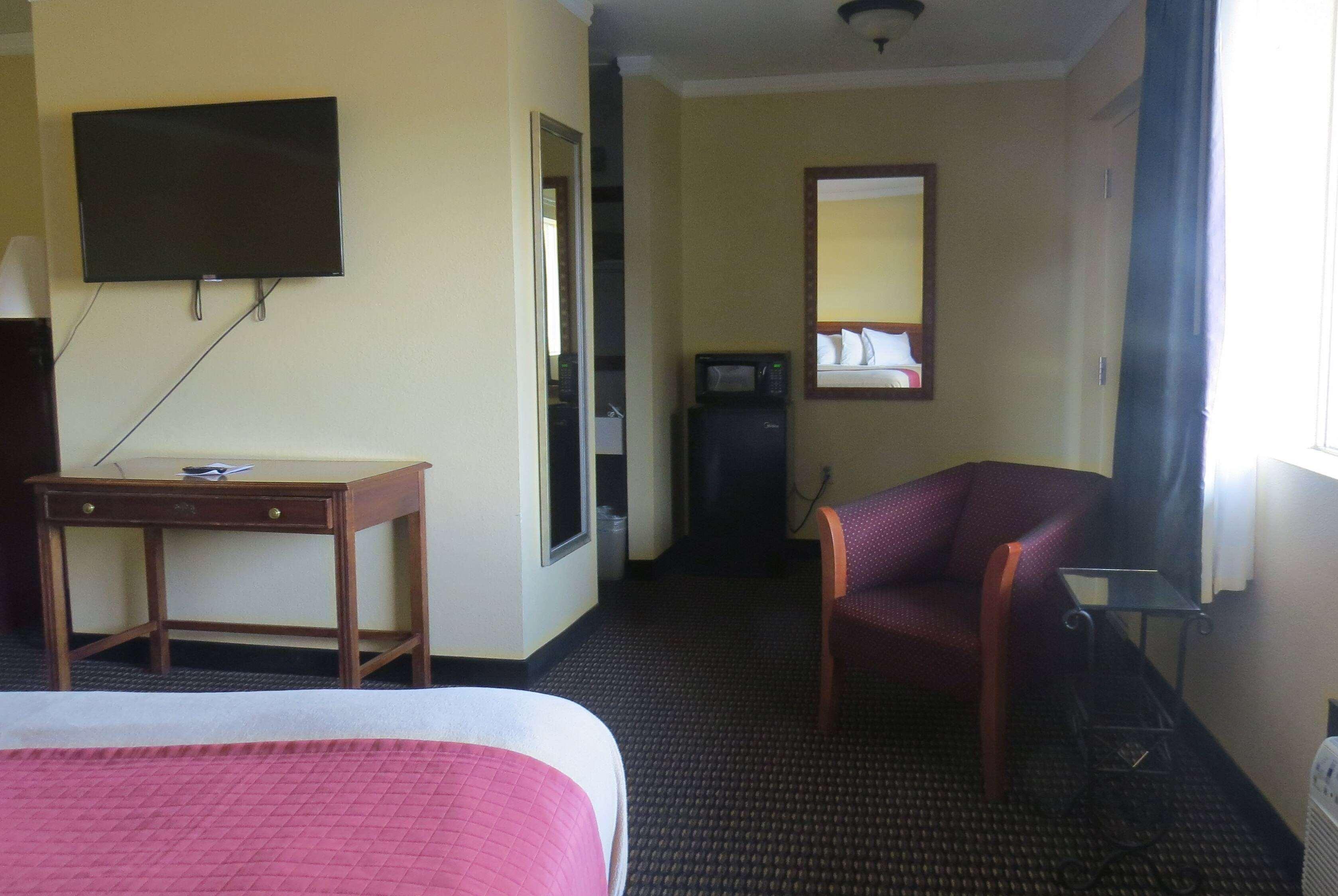 Travelodge By Wyndham Stratton Eksteriør billede