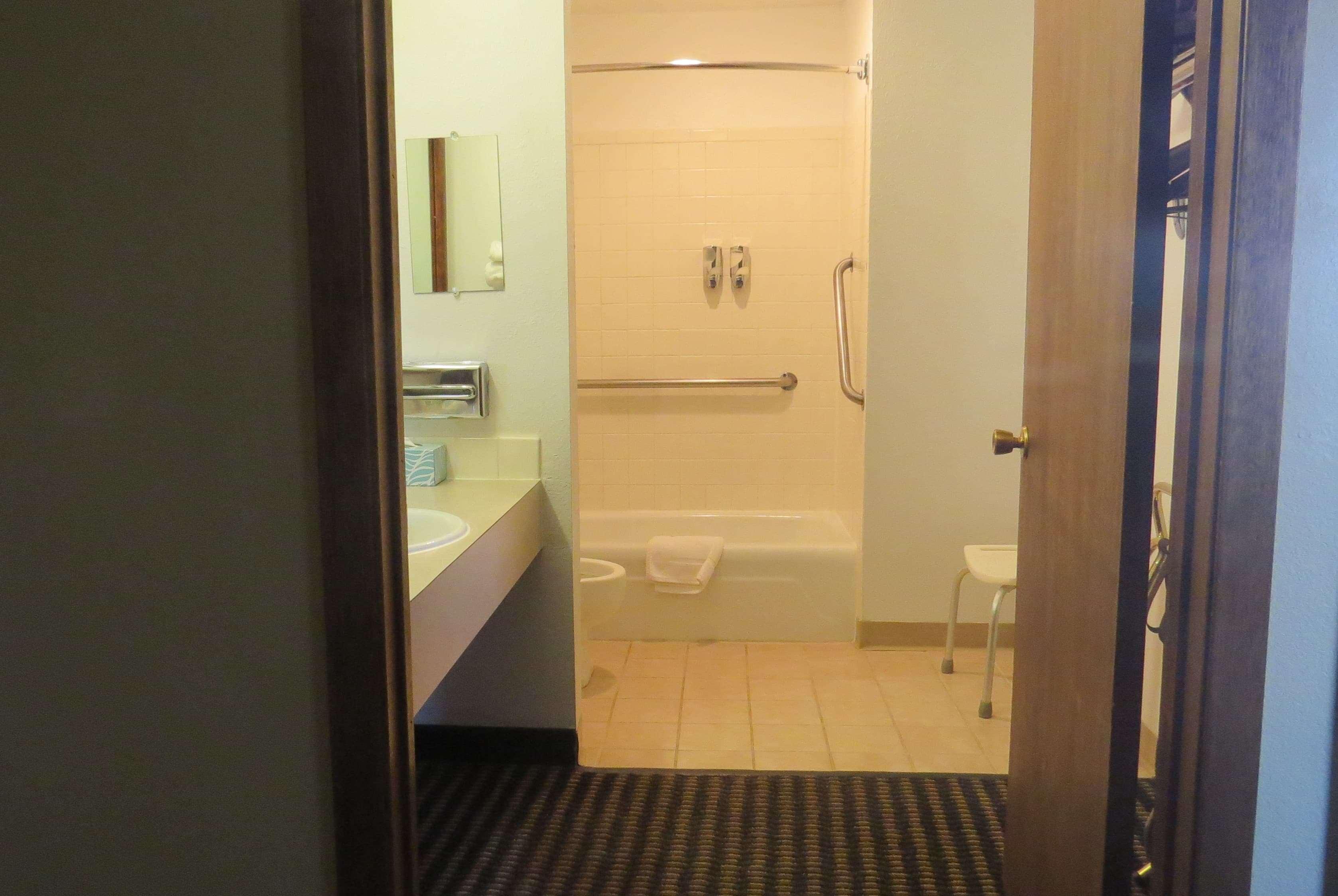 Travelodge By Wyndham Stratton Eksteriør billede